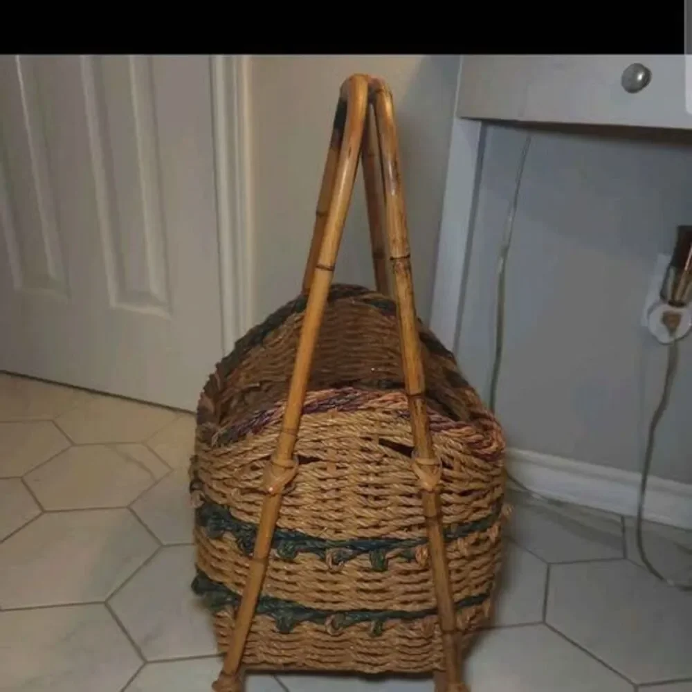 Vtg Wicker Harvest Gathering Basket With Bamboo Handle and Legs 25